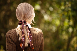 Silk Scrunchies: A Fashion Trend with Benefits and Styling Versatility