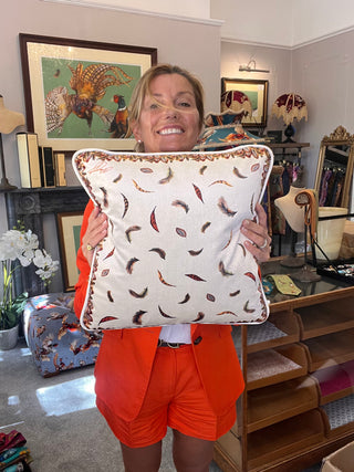 S1P37 Small feather cushion cream Cushion