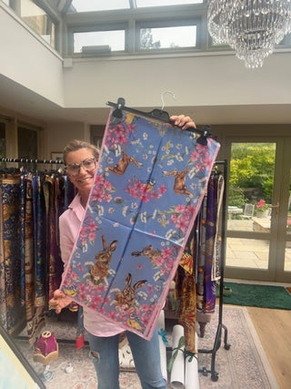 S1P47 oopsie daisy perriwinkle blue Classic Silk Scarf