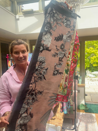 S4P55 Airs and Graces Pale pink monochrome cashmere shawl
